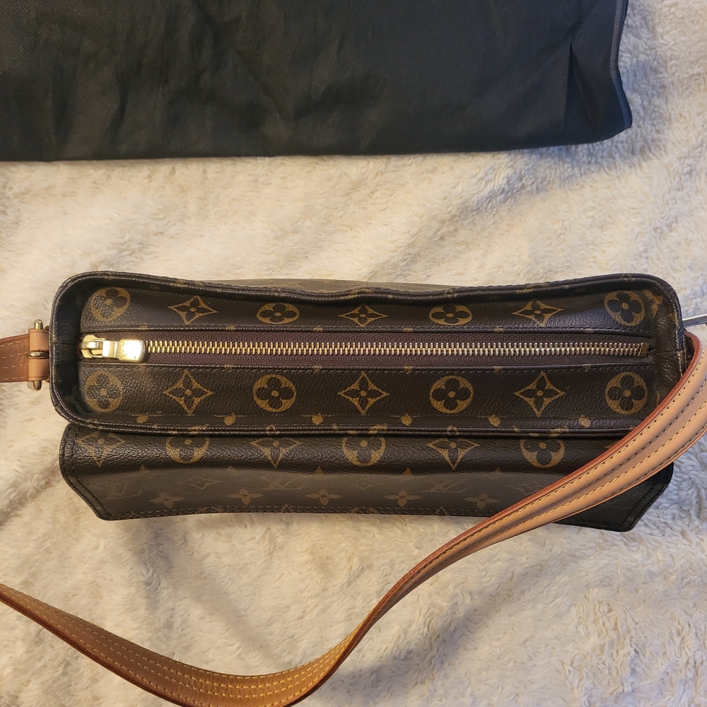 Louis Vuitton Brown Monogram Shoulder Bag - Picture 4 of 8